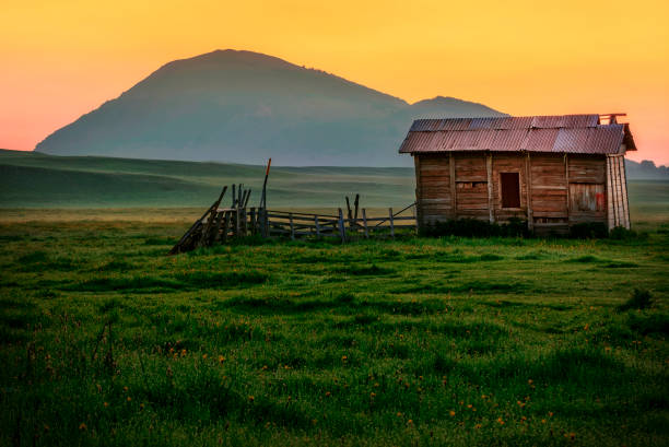 istock Little House on the Prairie 966355050