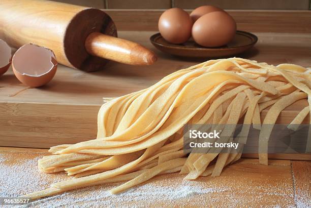 Frische Pasta Stockfoto und mehr Bilder von Ei - Ei, Farbbild, Fotografie