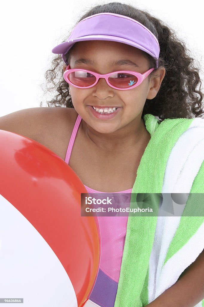 Adorável menina pronto para a praia - Foto de stock de Artigo de vestuário para cabeça royalty-free