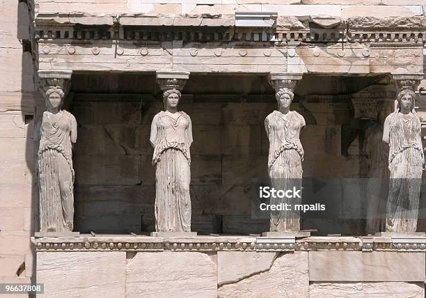 Weranda Z Caryatids - zdjęcia stockowe i więcej obrazów Grecja - Grecja, Kultura grecka, Rzymski