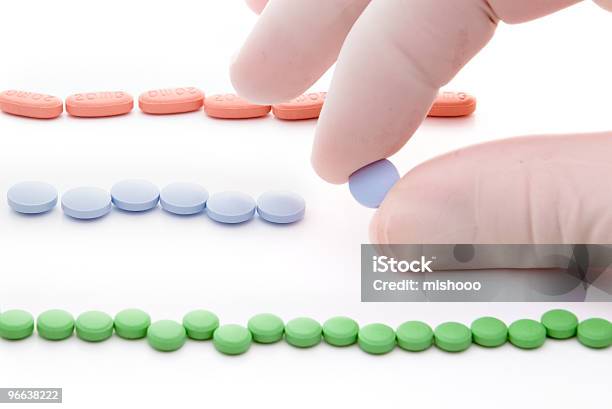 Linhas De Comprimido - Fotografias de stock e mais imagens de Alimentação Saudável - Alimentação Saudável, Antibiótico, Azul