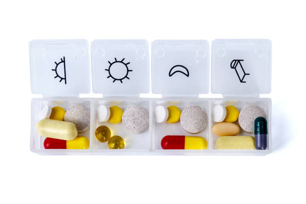 tägliche dosis - pill box stock-fotos und bilder