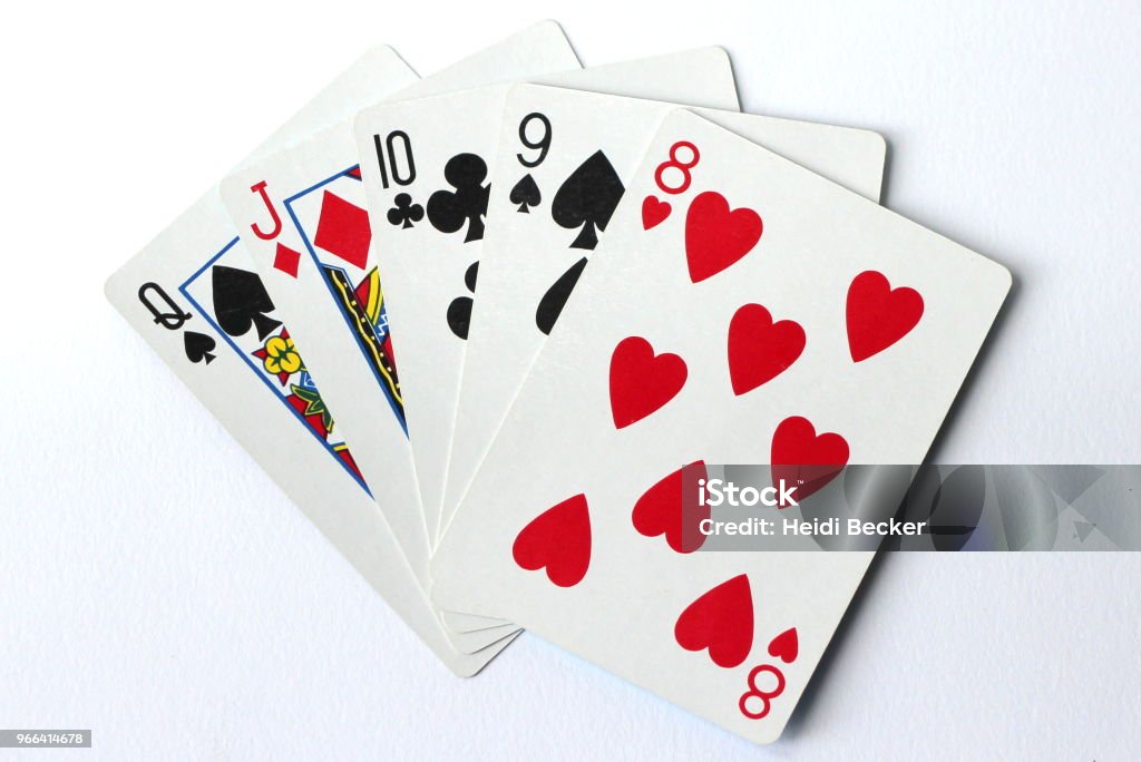 Una Recta Mano De Cartas Poker Foto de stock y de imágenes de Carta - Naipe - Carta - Naipe, Póquer, Fondo blanco - iStock