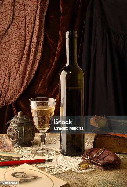 Vintage Vida Foto de stock y más banco de imágenes de Antigualla - Antigualla, Bebida alcohólica, Botella de vino