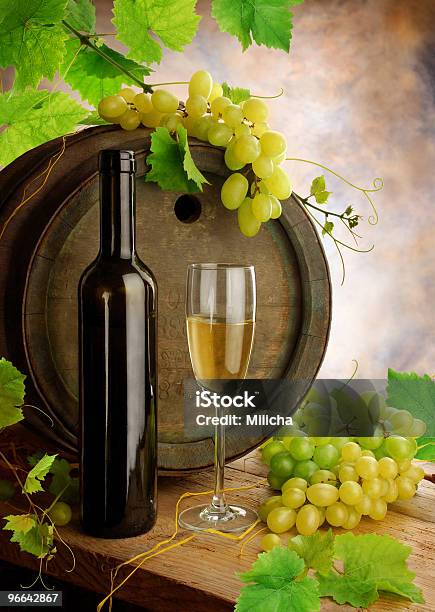 Białe Wino Skład - zdjęcia stockowe i więcej obrazów Alkohol - napój - Alkohol - napój, Beczka - Zbiornik, Bez ludzi