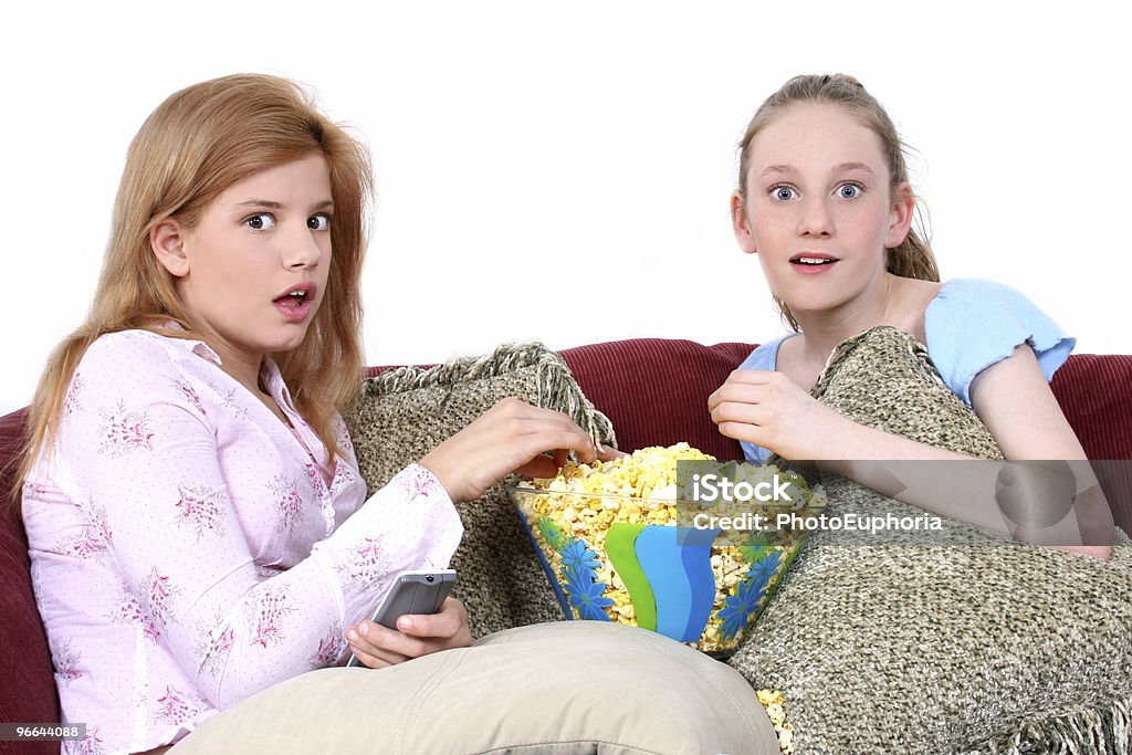 Bambini guardando la TV insieme - Foto stock royalty-free di 14-15 anni