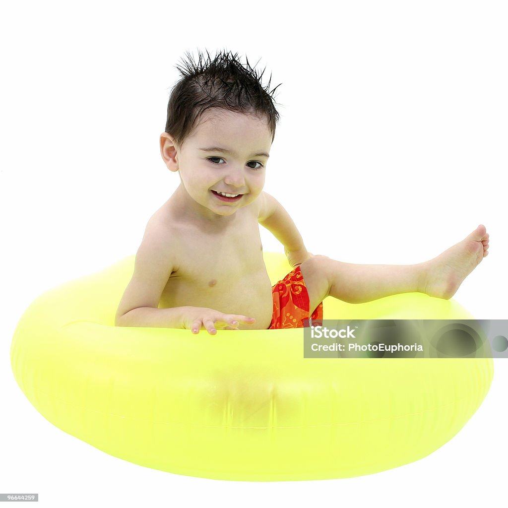 Urocza Chłopiec w kostium kąpielowy - Zbiór zdjęć royalty-free (Biały)