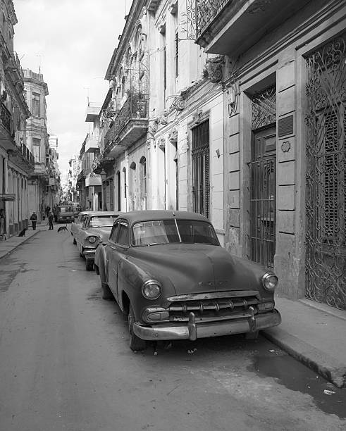vintage de coches - taxi retro revival havana car fotografías e imágenes de stock