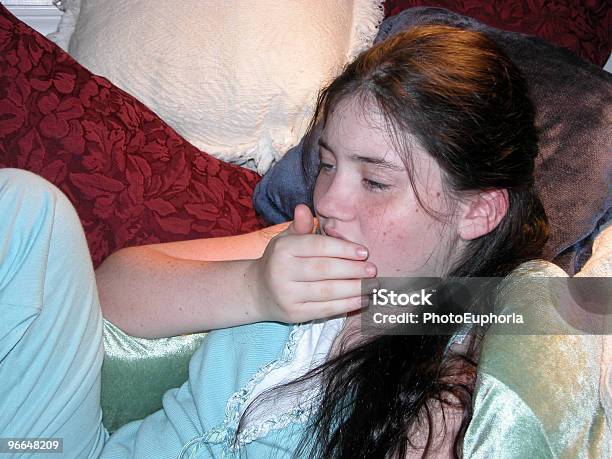 Kinder Kranken Kind Husten Stockfoto und mehr Bilder von Erkältung und Grippe - Erkältung und Grippe, Farbbild, Fotografie