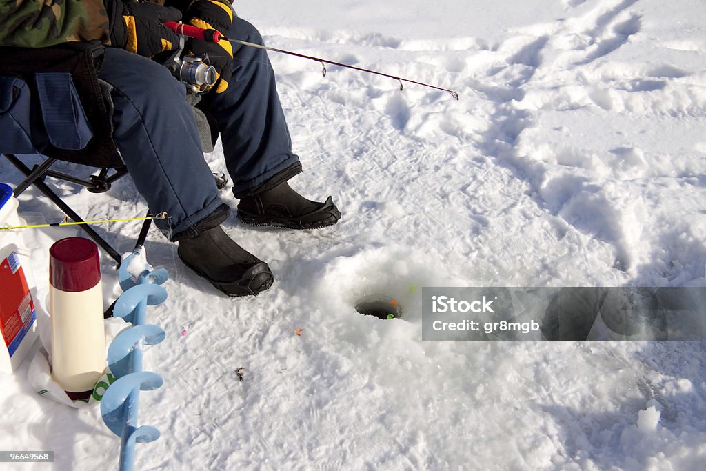 Pêcheur de glace - Photo de Pêche sur la banquise libre de droits