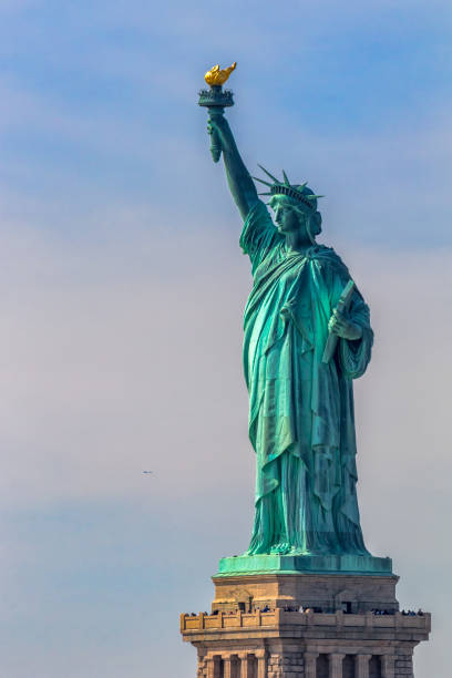 statue de la liberté  - statue liberty statue of liberty ellis island photos et images de collection