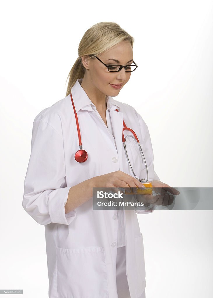 Atractiva mujer médico - Foto de stock de 30-34 años libre de derechos