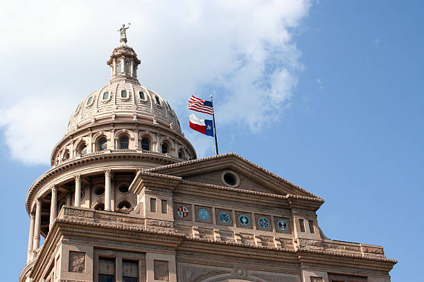 state capitol building, nel centro di austin, texas - capitello foto e immagini stock