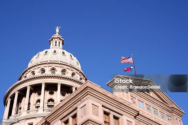 Foto de State Capitol Building No Centro De Austin Texas e mais fotos de stock de Texas - Texas, Capitel, Letra Maiúscula