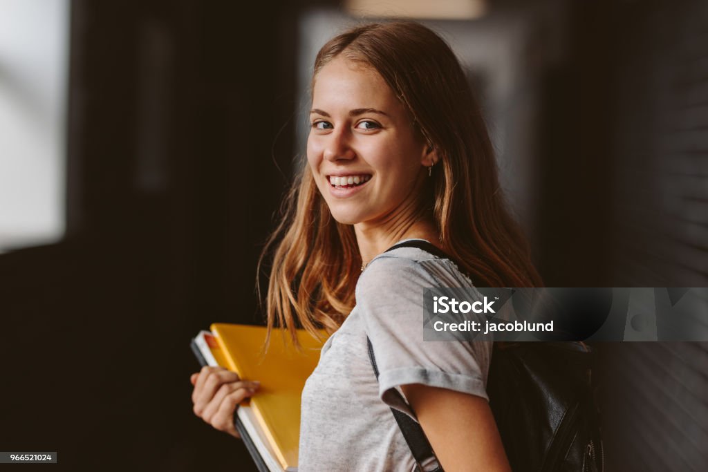 Student going for the lecture - Royalty-free Pessoa a Estudar Foto de stock Student going for the lecture - Royalty-free Pessoa a Estudar Foto de stock