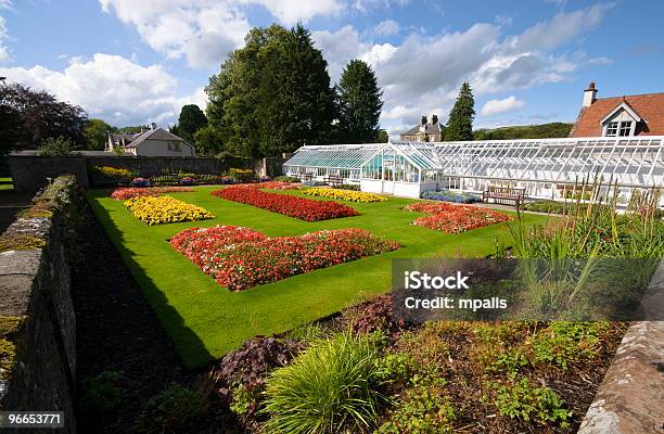 Giardino E Serra - Fotografie stock e altre immagini di Agricoltura - Agricoltura, Ambientazione esterna, Ambientazione tranquilla