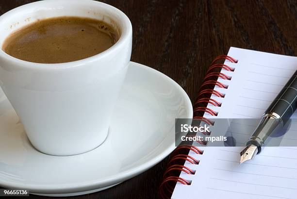 Foto de Café E Notebook e mais fotos de stock de Bebida - Bebida, Bebida quente, Bloco Espiral