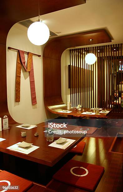 Японский Ресторан — стоковые фотографии и другие картинки В помещении - В помещении, Интерьер транспортного средства, Ресторан