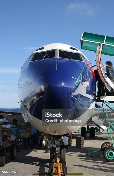 Photo libre de droit de Vue Frontale De Boeing banque d'images et plus d'images libres de droit de Activité physique - Activité physique, Avion, Avion de tourisme