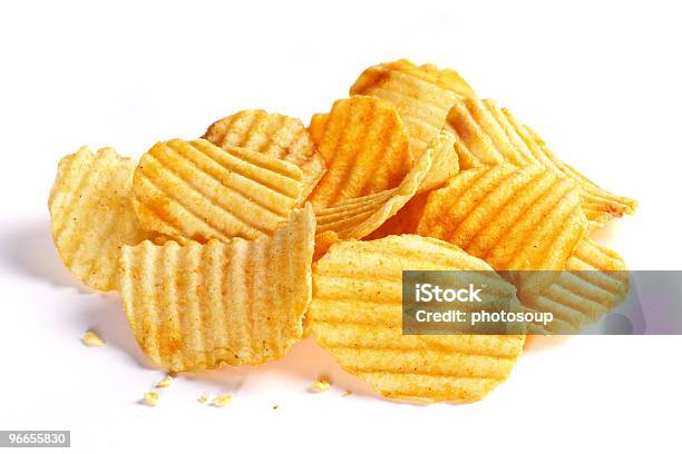 Груду Картофельные Чипсы — стоковые фотографии и другие картинки Картофельные чипсы - Картофельные чипсы, Изолированный предмет, Куча