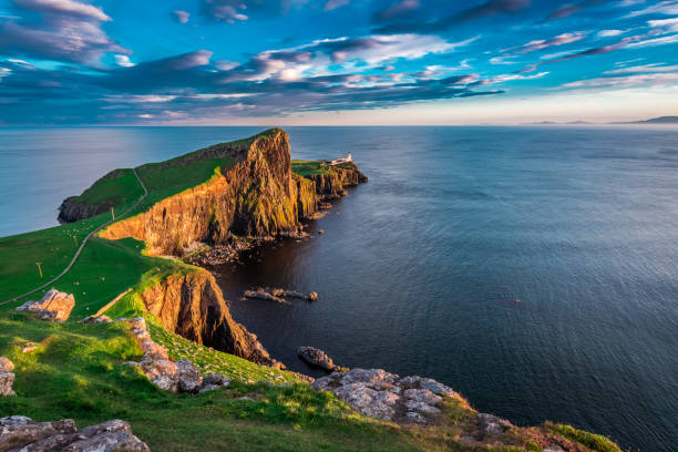 meraviglioso tramonto al faro di neist point in scozia - shetland islands foto e immagini stock