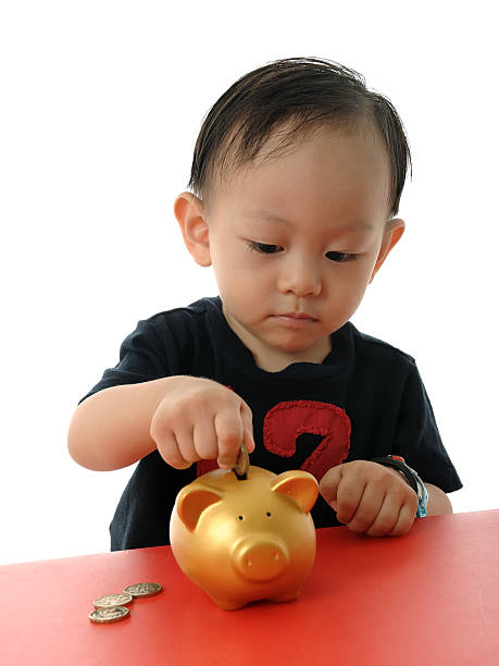стокові фото, фото роялті-фрі та зображення на тему китайський хлопчик з монетами - коли прийдуть дитячі гроші цього місяця