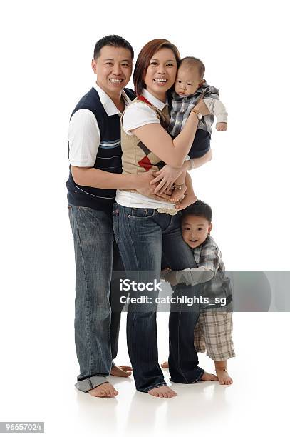 Photo libre de droit de Jeune Asiatique Famille Chinoise banque d'images et plus d'images libres de droit de Bébé - Bébé, Objet ou sujet détouré, Père