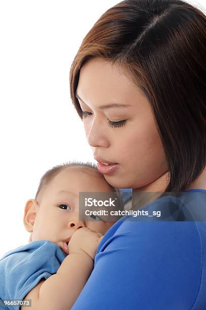 아시아판 중국 구슬눈꼬리 및 어린이 아기에 대한 스톡 사진 및 기타 이미지 - 아기, 어머니, 흰색 배경