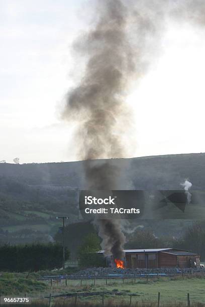 Photo libre de droit de Tôt Le Matin Feu banque d'images et plus d'images libres de droit de Affluence - Affluence, Aube, Brûler