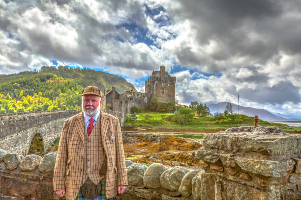 eilean donan castle scotland - dornie imagens e fotografias de stock