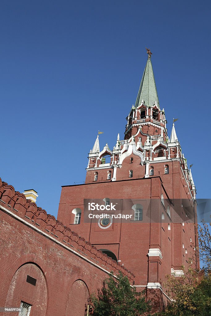 Fond de ciel tour sur le Kremlin - Photo de Admirer le paysage libre de droits