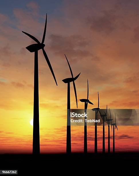 Foto de Fazenda De Vento e mais fotos de stock de Contraluz - Contraluz, Céu - Fenômeno natural, Céu Dramático