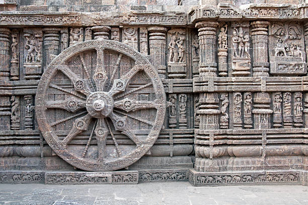 Chariot Wheel on Ancient Konark Hindu Temple  chariot wheel at konark sun temple india stock pictures, royalty-free photos & images