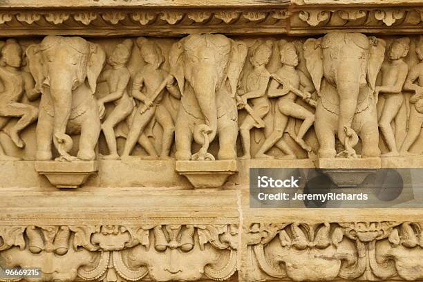 Detail Der Geschnitzten Elefanten Auf Eine Hindutempel Stockfoto und mehr Bilder von Alt