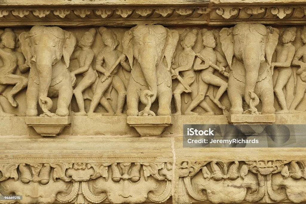 Detalhe de muito finos esculpidos em elefantes no Templo Hindu - Royalty-free Antigo Foto de stock