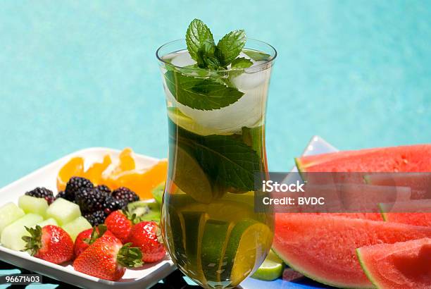 Verano Tiempo Foto de stock y más banco de imágenes de Sandía - Sandía, Té con Hielo, Agua