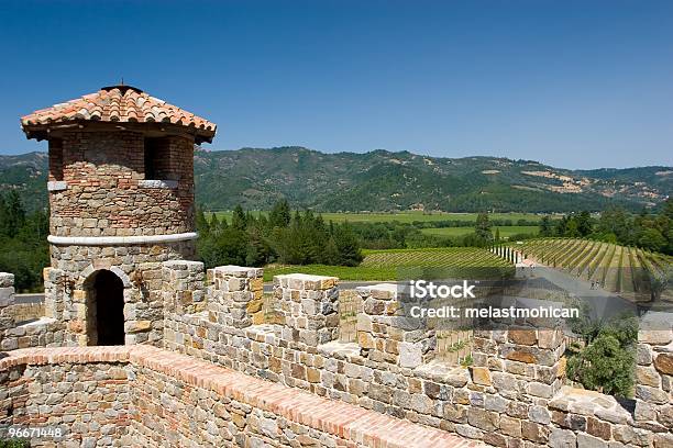 Photo libre de droit de Structure Du Château De La Vallée De Napa En Californie banque d'images et plus d'images libres de droit de Napa Valley