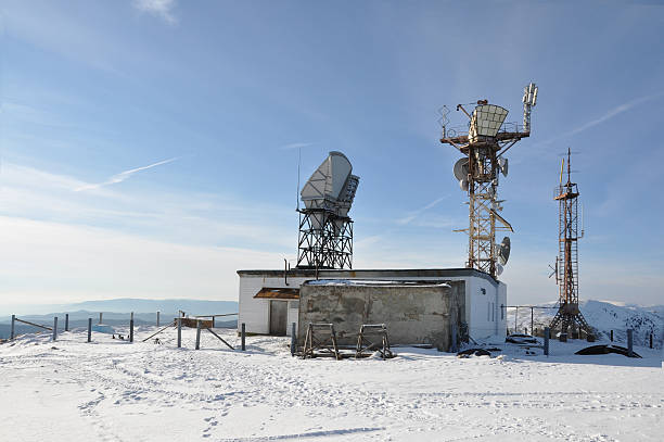 station météo - arctic station snow science photos et images de collection