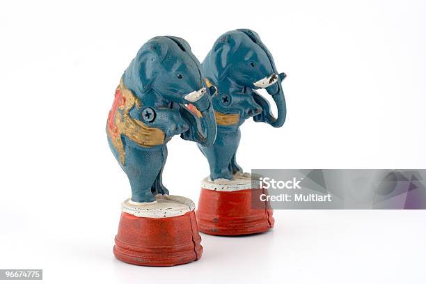 Statuettes De Elefantes Foto de stock y más banco de imágenes de Hucha - Hucha, Juguete, Retro