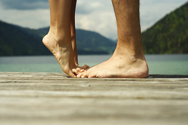 divertente bacio - human foot barefoot sole of foot human toe foto e immagini stock