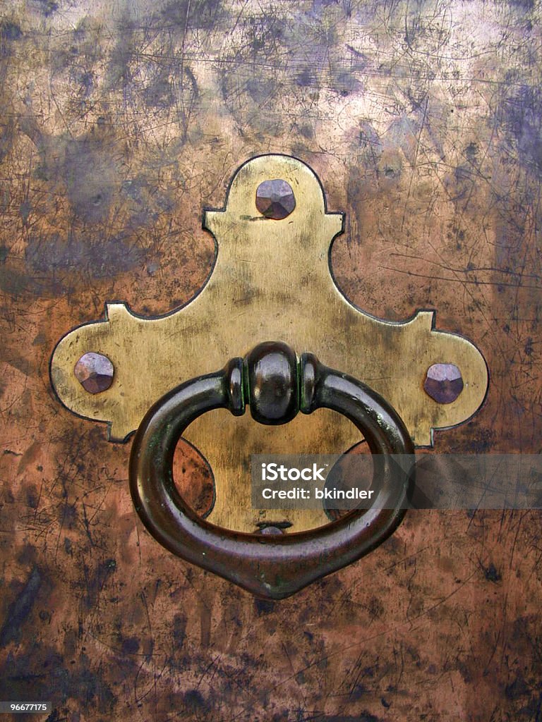 Бронзовый Door Knocker - Стоковые фото Бронза роялти-фри