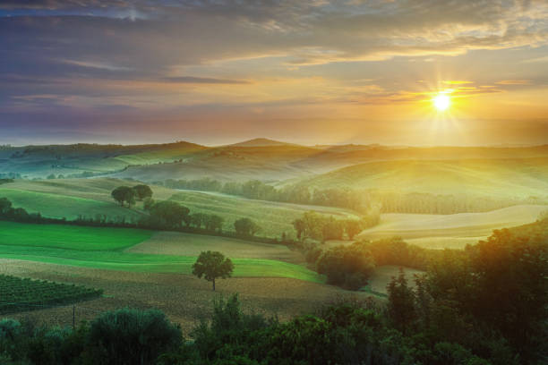 istock Sunrise in Tuscany 966778048