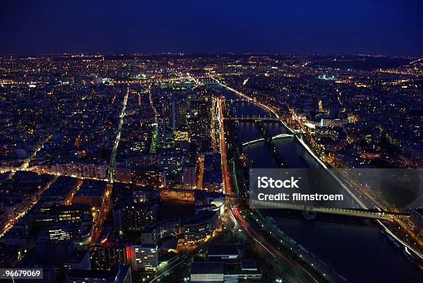 Paris À Noite - Fotografias de stock e mais imagens de Admirar a Vista - Admirar a Vista, Anoitecer, Ao Ar Livre