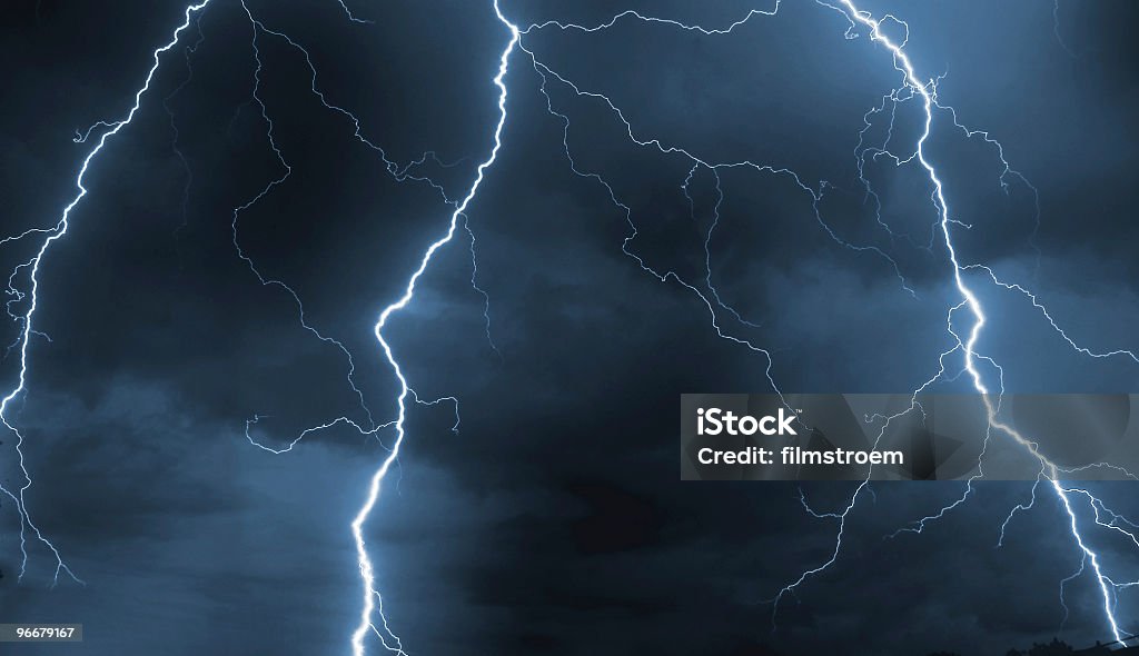 lightning offre de nuit - Photo de Bleu libre de droits
