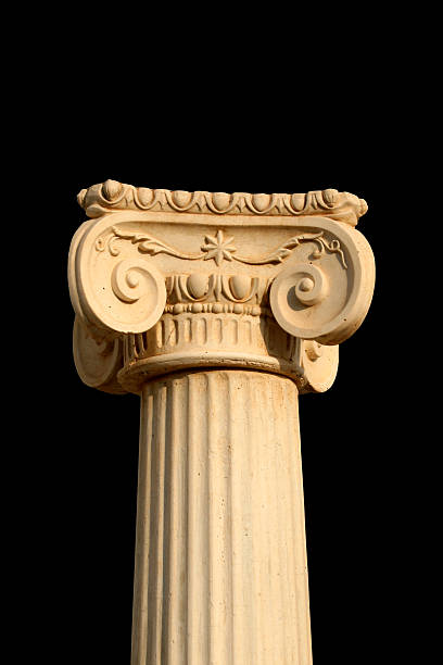 colonne grecque sur noir - column greece pedestal classical greek photos et images de collection