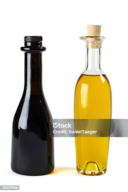 Photo libre de droit de Huile Et De Vinaigre banque d'images et plus d'images libres de droit de Bouteille - Bouteille, Vinaigre, Blanc