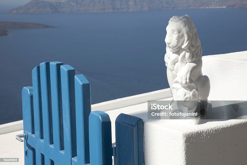 Löwe auf Santorin Caldera - Lizenzfrei Blau Stock-Foto