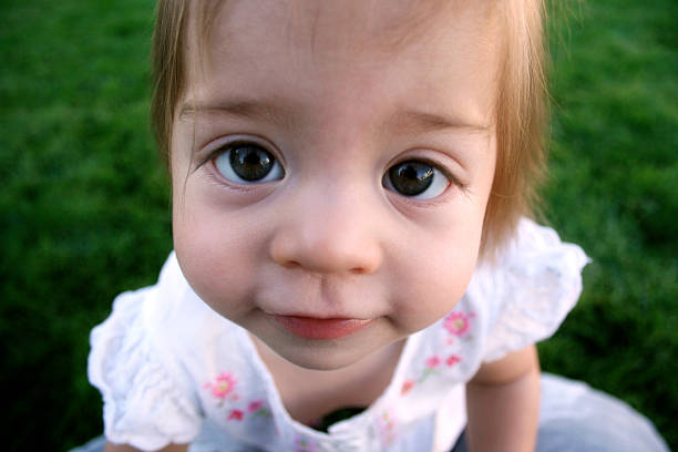 babys mit großen augen - eyeball large human eye human nose stock-fotos und bilder