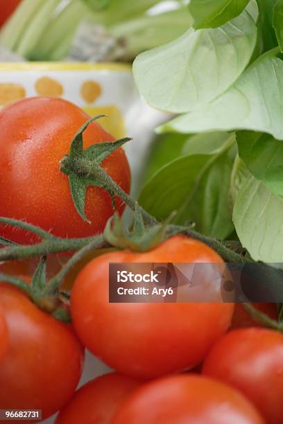 Cherry Tomatos - Fotografie stock e altre immagini di Basilico - Basilico, Cibi e bevande, Cibo