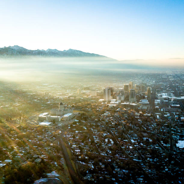 innenstadt von salt lake city utah bei sonnenaufgang - salt lake city stock-fotos und bilder